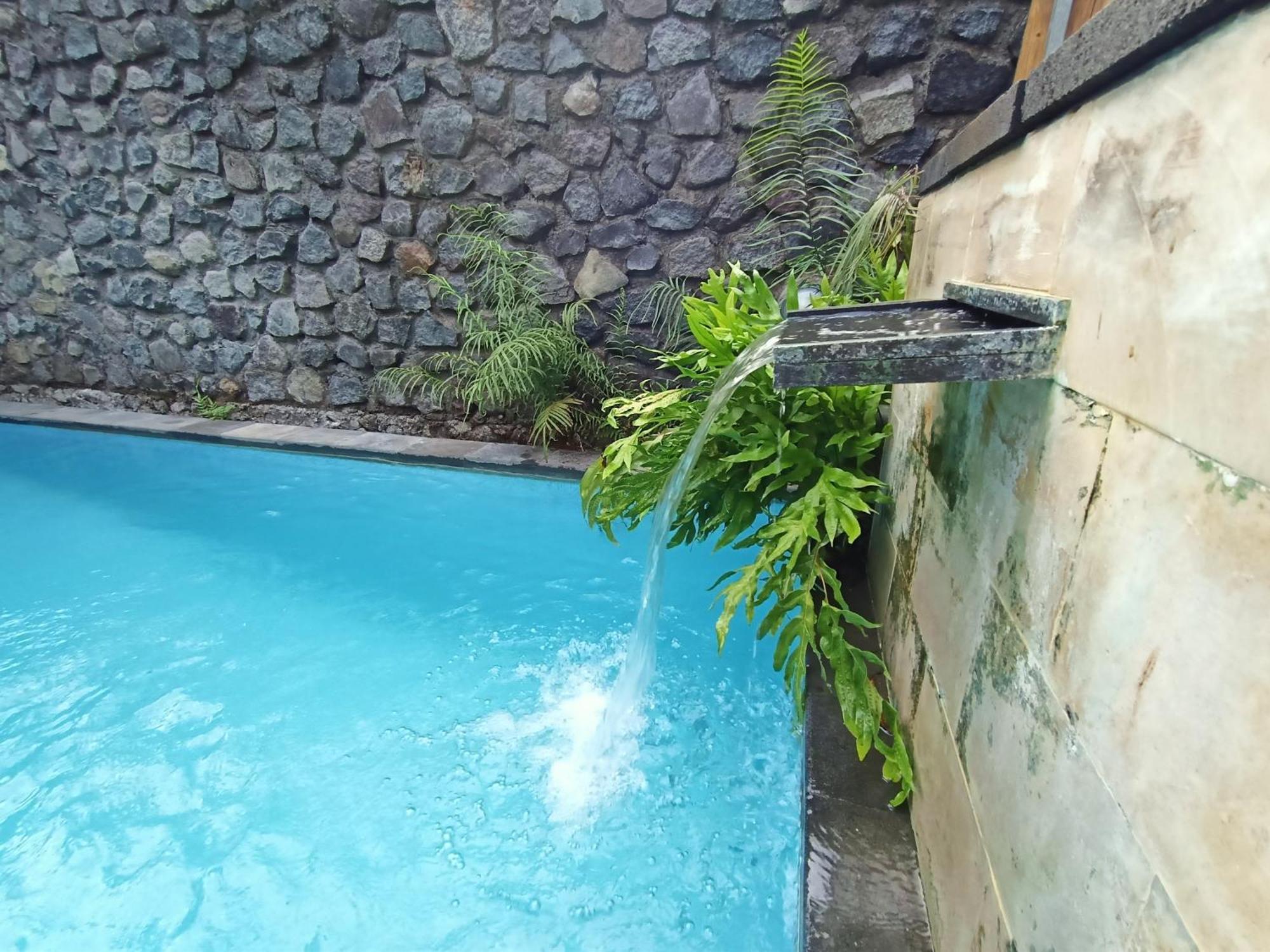Hotel Coco Garden Kubutambahan  Exterior foto